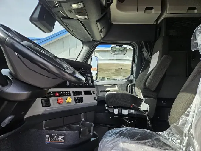 2022 FREIGHTLINER Cascadia 126