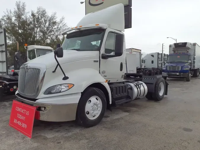 2019 NAVISTAR INTERNATIONAL RH613 DAYCAB S/A