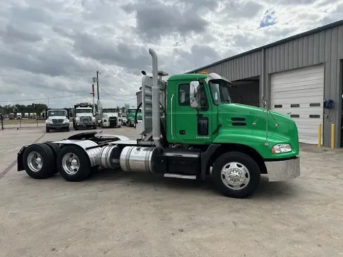 2018 MACK CXU613