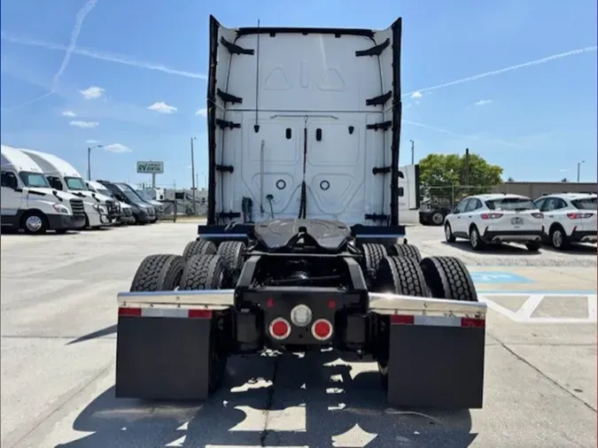 2023 Freightliner Cascadia 126