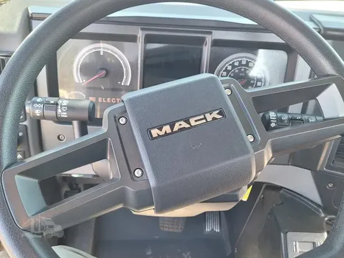 2025 MACK MD6