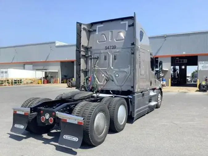 2023 Freightliner Cascadia