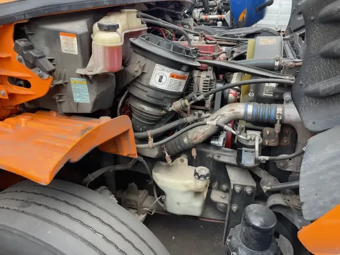 2018 FREIGHTLINER M2 106