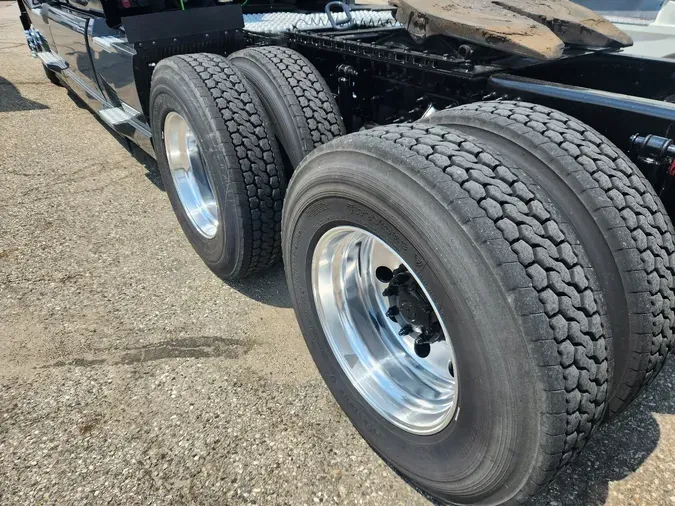 2023 VOLVO VNL64T860