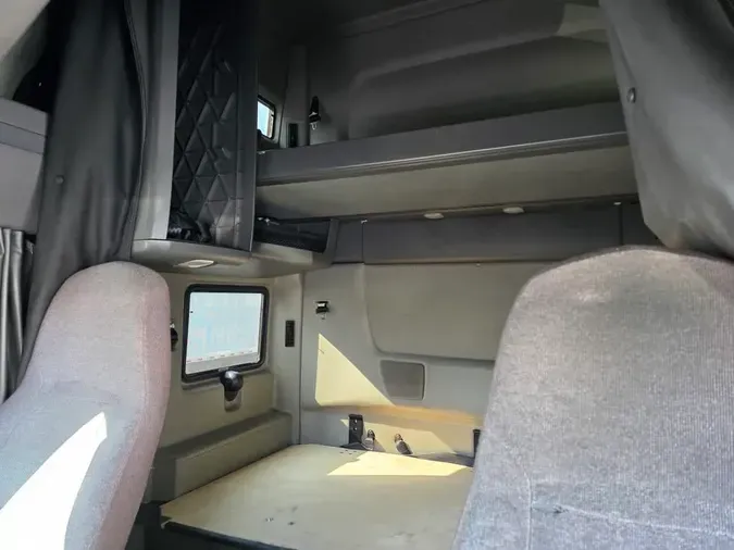 2020 NAVISTAR INTERNATIONAL LT625 SLPR CAB