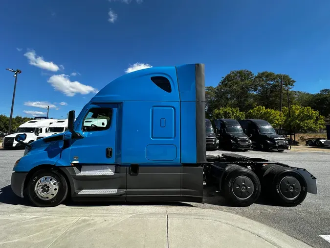 2021 Freightliner Cascadia 126