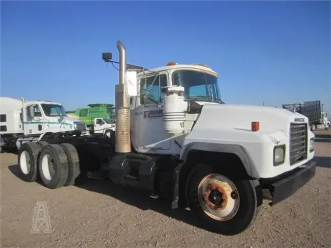 2001 MACK RD688S
