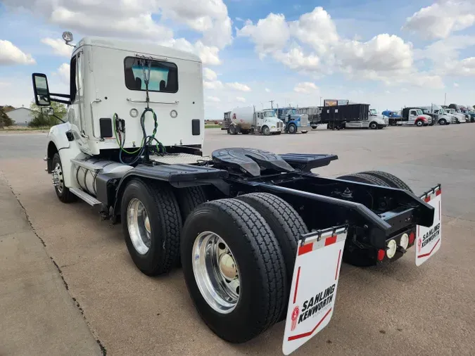 2022 Kenworth T880