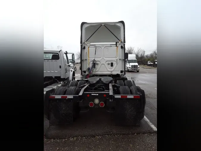 2017 FREIGHTLINER/MERCEDES CASCADIA 125