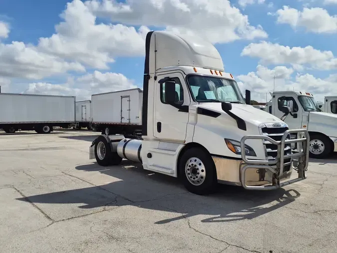 2020 FREIGHTLINER NEW CASCADIA 116