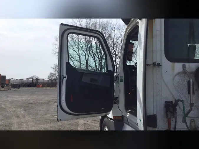 2020 Freightliner Cascadia 126