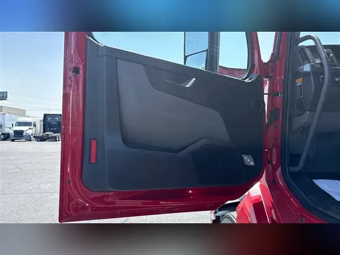 2021 VOLVO VNL760
