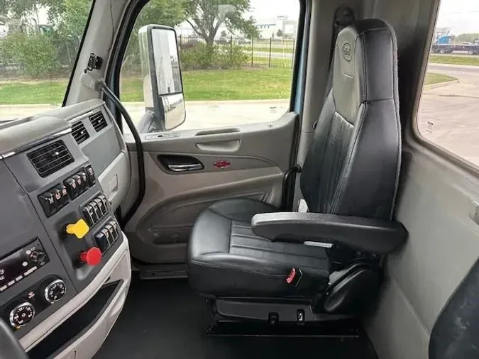 2022 Peterbilt 567