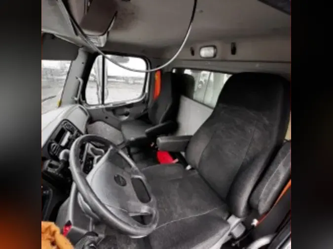 2020 FREIGHTLINER/MERCEDES M2 1066b7139d59bb62fc6b130e2ed97a9e6a3