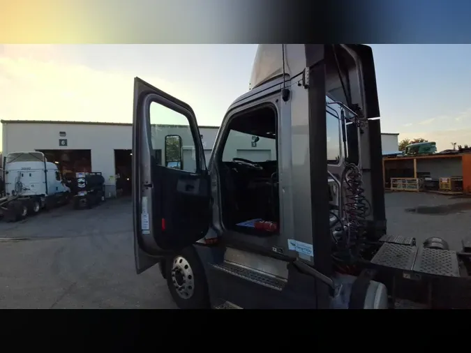 2020 Freightliner Cascadia 1266b71be775a0129b67a07781a218aa181