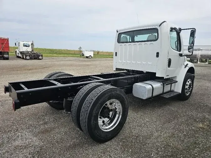 2004 FREIGHTLINER BUSINESS CLASS M2 106
