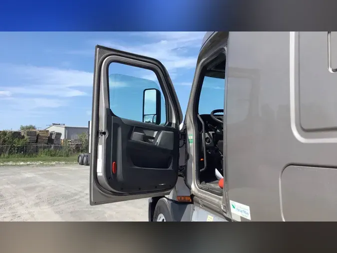 2021 Freightliner Cascadia 126