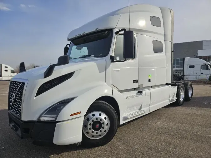 2023 VOLVO VNL64T760