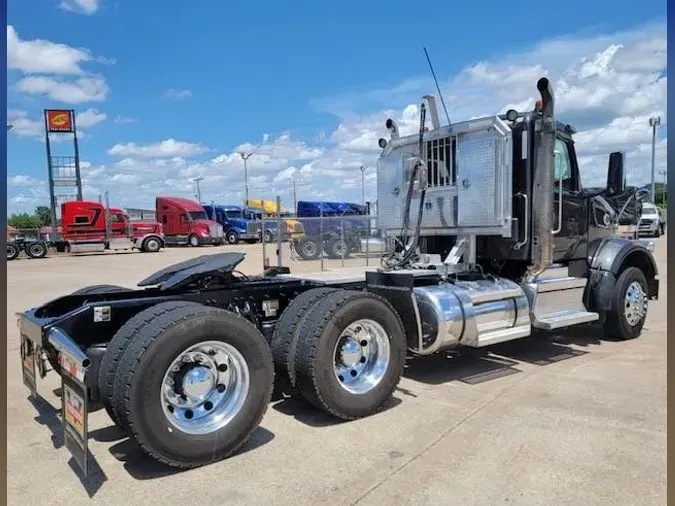 2023 Peterbilt 567