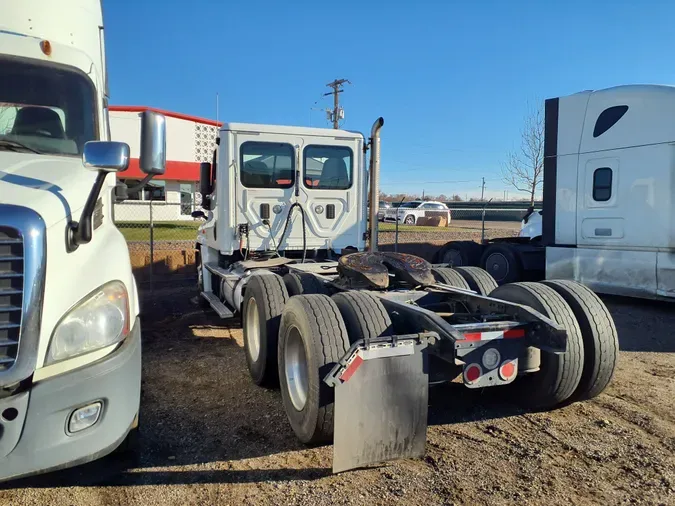 2015 FREIGHTLINER/MERCEDES CASCADIA 125