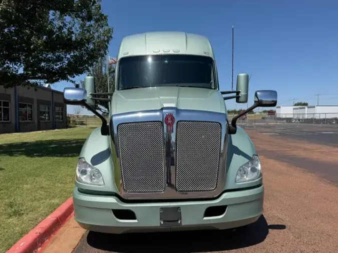 2021 KENWORTH T680