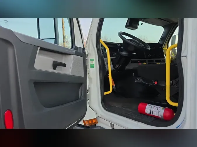 2022 Freightliner Cascadia 126