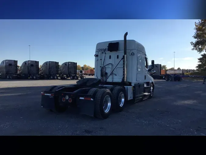 2021 Freightliner Cascadia 126