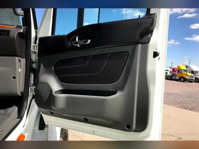 2022 INT LT625 6x4
