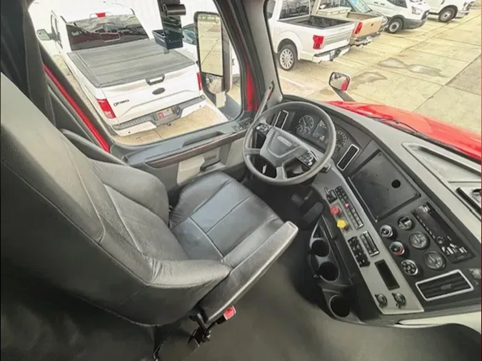 2021 Freightliner Cascadia 126