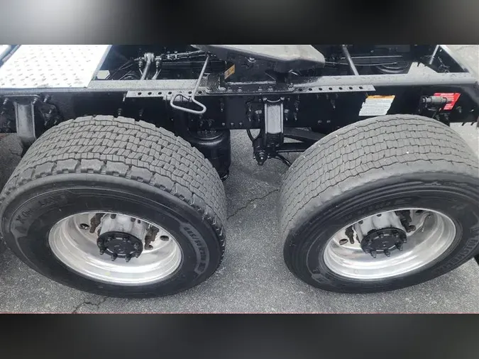 2021 VOLVO VNL64T300