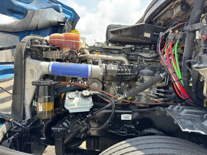 2021 FREIGHTLINER Cascadia 126