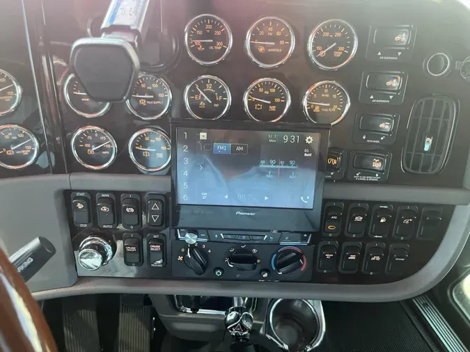 2022 Peterbilt 389