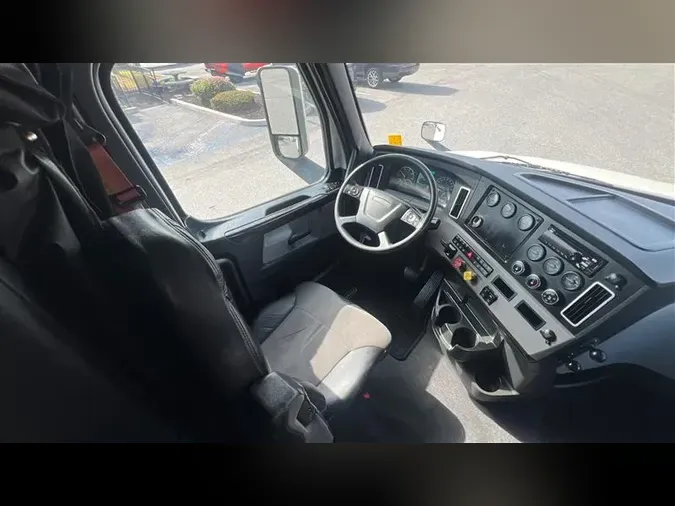 2019 FREIGHTLINER CA126