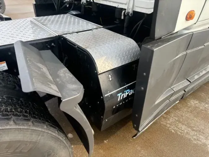 2022 Freightliner Cascadia 1266b8c5251b0f68ad6dff68fbd7d1e5e73