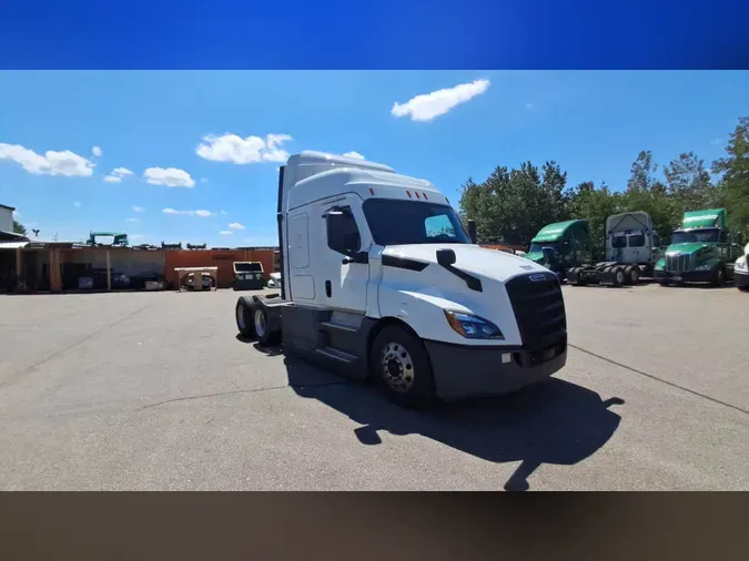 2021 Freightliner Cascadia 1266b8d786553d954f276453fe268b2508d