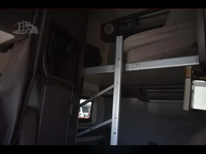 2016 VOLVO VNL64T780