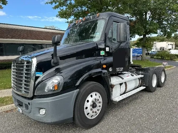 2018 Freightliner X12564ST