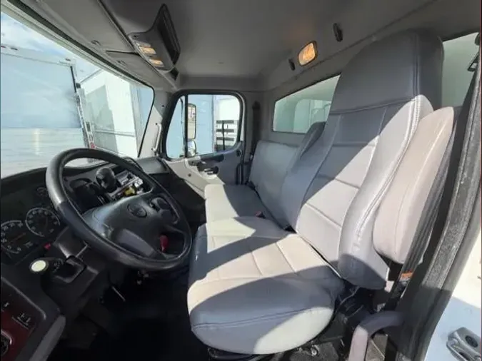 2019 Freightliner Business Class M2 106