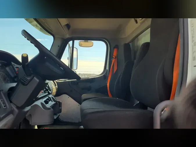 2020 FREIGHTLINER/MERCEDES M2 1066b973af851987a7af56f10b44022d717