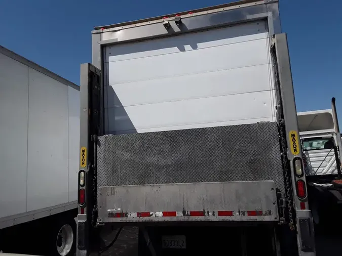 2018 FREIGHTLINER M2 106