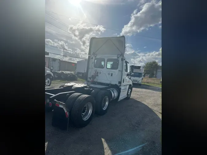 2019 FREIGHTLINER/MERCEDES CASCADIA 125