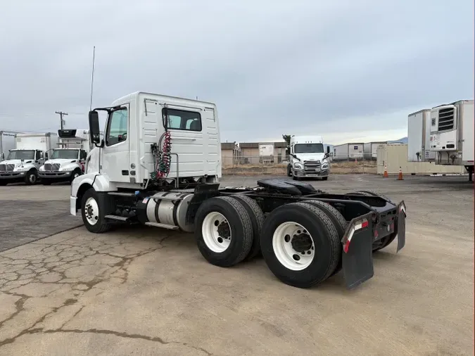 2017 VOLVO VNL64TRACTOR