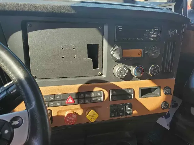 2020 FREIGHTLINER Cascadia 126