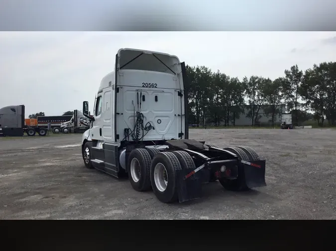 2021 Freightliner Cascadia 126