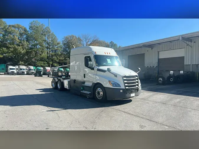 2021 Freightliner Cascadia 1266b9cdd1c7aa8a66cd6a04032d8de2ee9