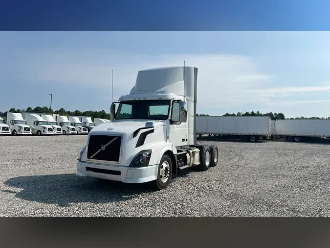 2016 Volvo VNL300