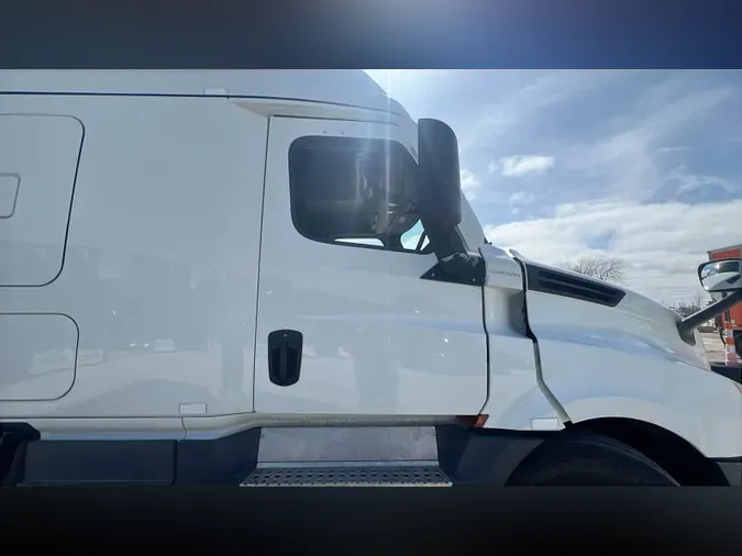 2021 Freightliner Cascadia 126