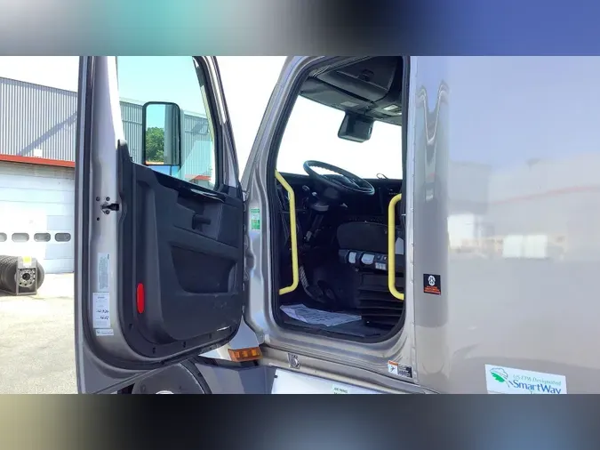 2025 Freightliner Cascadia 126