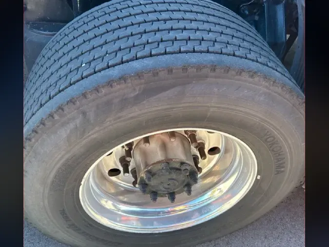 2021 VOLVO VNL64T860