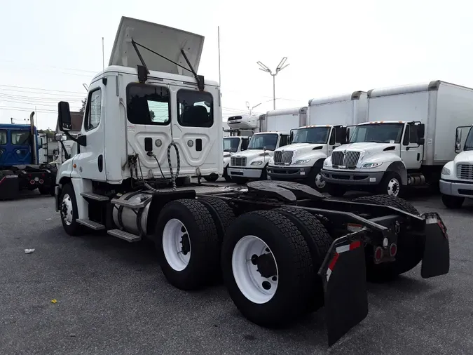 2016 FREIGHTLINER/MERCEDES CASCADIA 125